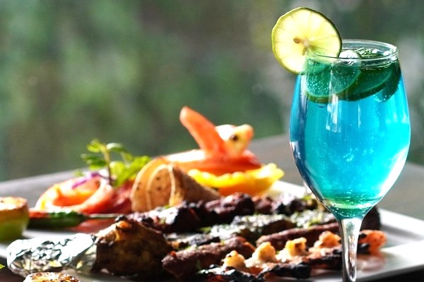 The Best Lunch Options near Embassy Golf Links